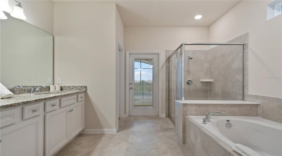 DAVENPORT, Florida 33897, 10 Bedrooms Bedrooms, ,8 BathroomsBathrooms,Residential,For Sale,LANA,0,MFRO6395995