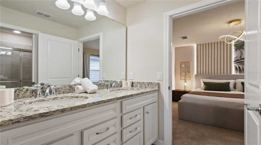 DAVENPORT, Florida 33897, 10 Bedrooms Bedrooms, ,8 BathroomsBathrooms,Residential,For Sale,LANA,0,MFRO6395995