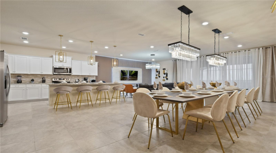 DAVENPORT, Florida 33897, 10 Bedrooms Bedrooms, ,8 BathroomsBathrooms,Residential,For Sale,LANA,0,MFRO6395995