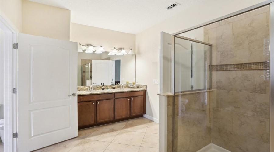 DAVENPORT, Florida 33896, 8 Bedrooms Bedrooms, ,5 BathroomsBathrooms,Residential,For Sale,WEXFORD,0,MFRO6209011