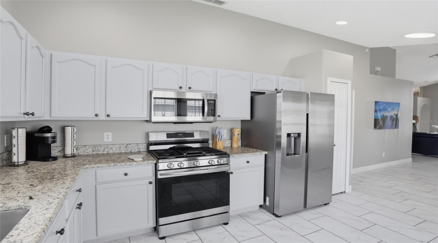 KISSIMMEE, Florida 34747, 4 Bedrooms Bedrooms, ,3 BathroomsBathrooms,Residential,For Sale,ONEIDA,0,MFRS5147106