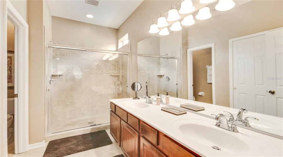 KISSIMMEE, Florida 34747, 5 Bedrooms Bedrooms, ,5 BathroomsBathrooms,Residential,For Sale,DINVILLE,0,MFRV4948323