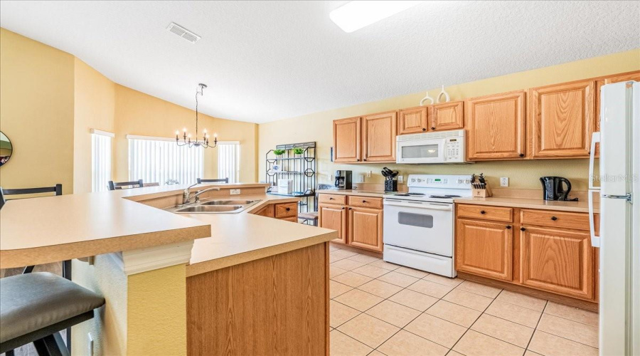 DAVENPORT, Florida 33897, 4 Bedrooms Bedrooms, ,3 BathroomsBathrooms,Residential,For Sale,KENSINGTON,0,MFRS5147135