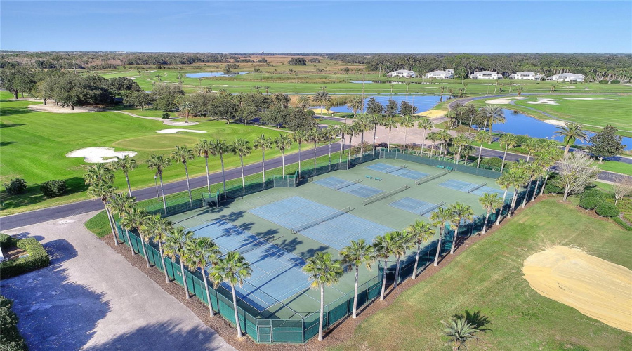 Ridgewood Lakes tennis and pickle ball courts