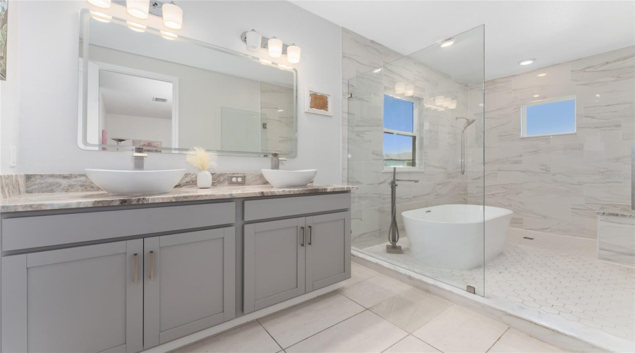 KISSIMMEE, Florida 34746, 5 Bedrooms Bedrooms, ,4 BathroomsBathrooms,Residential,For Sale,GOBLET COVE,0,MFRS5147189