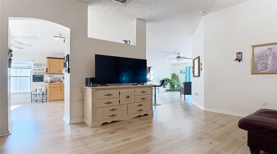 DAVENPORT, Florida 33837, 3 Bedrooms Bedrooms, ,2 BathroomsBathrooms,Residential,For Sale,VERBENA,0,MFRO6395616