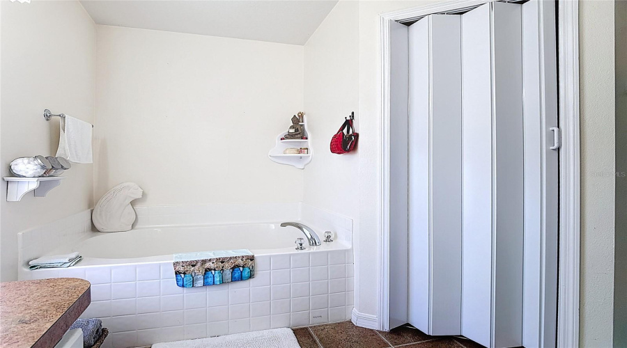 DAVENPORT, Florida 33837, 3 Bedrooms Bedrooms, ,2 BathroomsBathrooms,Residential,For Sale,VERBENA,0,MFRO6395616