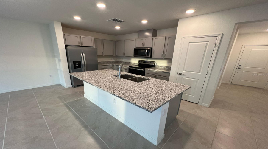 DAVENPORT, Florida 33896, 3 Bedrooms Bedrooms, ,2 BathroomsBathrooms,Residential,For Sale,STONEY POINT,0,MFRS5147180