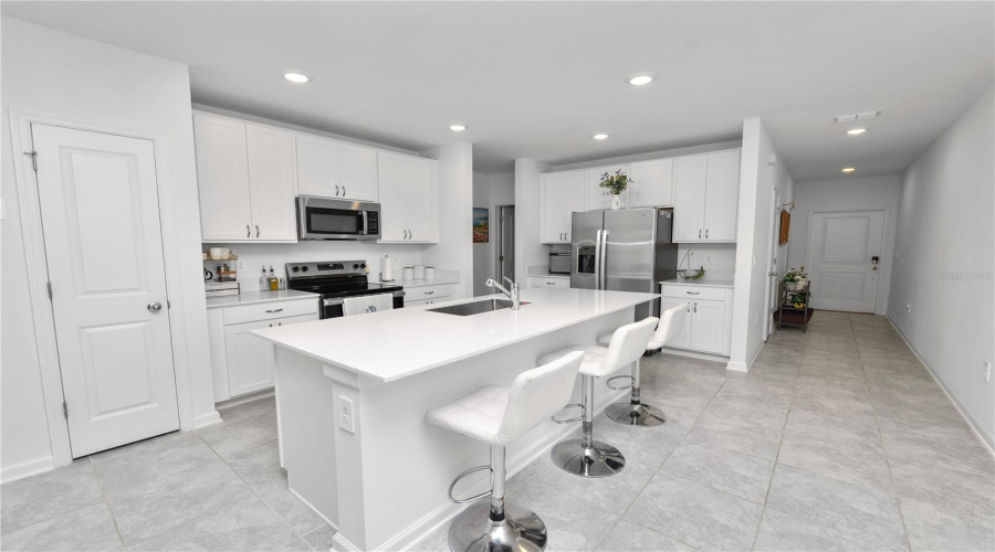 DAVENPORT, Florida 33837, 3 Bedrooms Bedrooms, ,2 BathroomsBathrooms,Residential,For Sale,WHITE WATER,0,MFRTB8494076