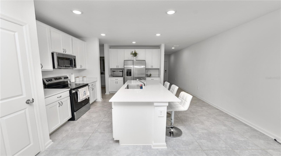 DAVENPORT, Florida 33837, 3 Bedrooms Bedrooms, ,2 BathroomsBathrooms,Residential,For Sale,WHITE WATER,0,MFRTB8494076