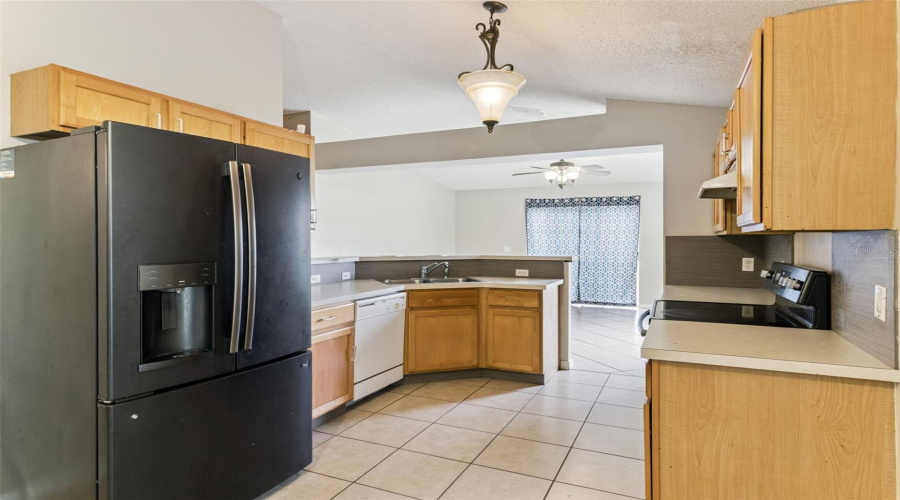 KISSIMMEE, Florida 34746, 4 Bedrooms Bedrooms, ,2 BathroomsBathrooms,Residential,For Sale,RIDGEWAY,0,MFRO6394661