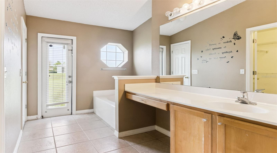 KISSIMMEE, Florida 34746, 4 Bedrooms Bedrooms, ,2 BathroomsBathrooms,Residential,For Sale,RIDGEWAY,0,MFRO6394661