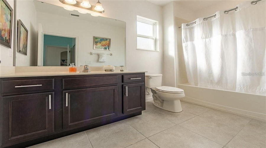 DAVENPORT, Florida 33837, 6 Bedrooms Bedrooms, ,5 BathroomsBathrooms,Residential,For Sale,ACORN,0,MFRO6395716