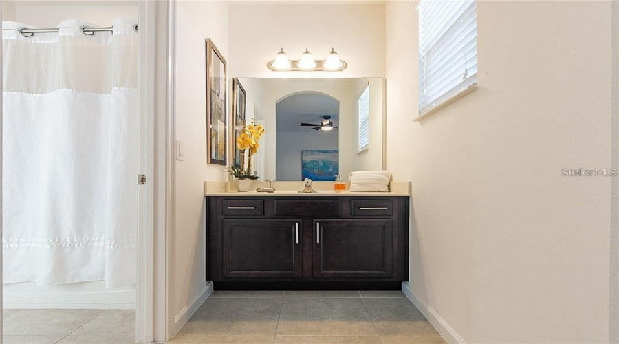 DAVENPORT, Florida 33837, 6 Bedrooms Bedrooms, ,5 BathroomsBathrooms,Residential,For Sale,ACORN,0,MFRO6395716