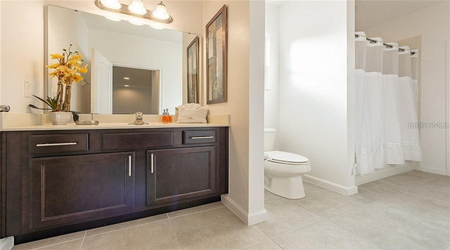 DAVENPORT, Florida 33837, 6 Bedrooms Bedrooms, ,5 BathroomsBathrooms,Residential,For Sale,ACORN,0,MFRO6395716