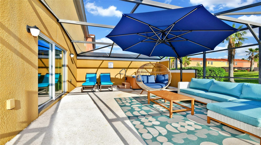 Outside patio with hot tub