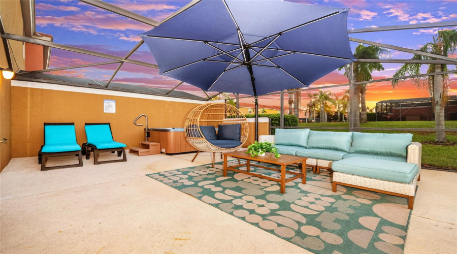 Outside patio with hotub