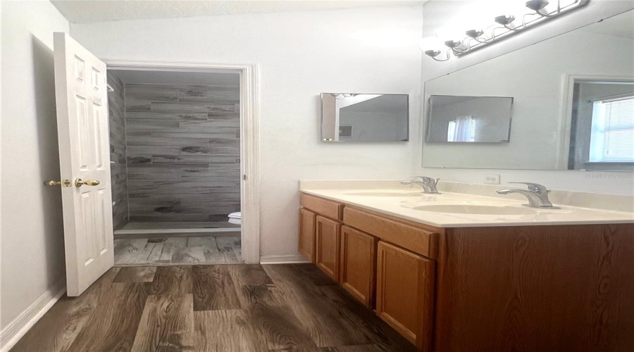 DAVENPORT, Florida 33897, 5 Bedrooms Bedrooms, ,3 BathroomsBathrooms,Residential,For Sale,MILFORD,0,MFRS5147195