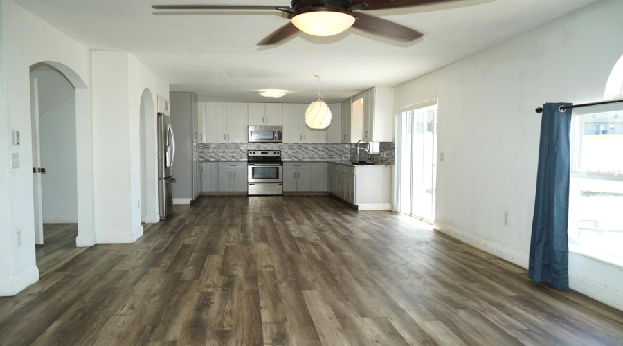 DAVENPORT, Florida 33897, 5 Bedrooms Bedrooms, ,3 BathroomsBathrooms,Residential,For Sale,MILFORD,0,MFRS5147195