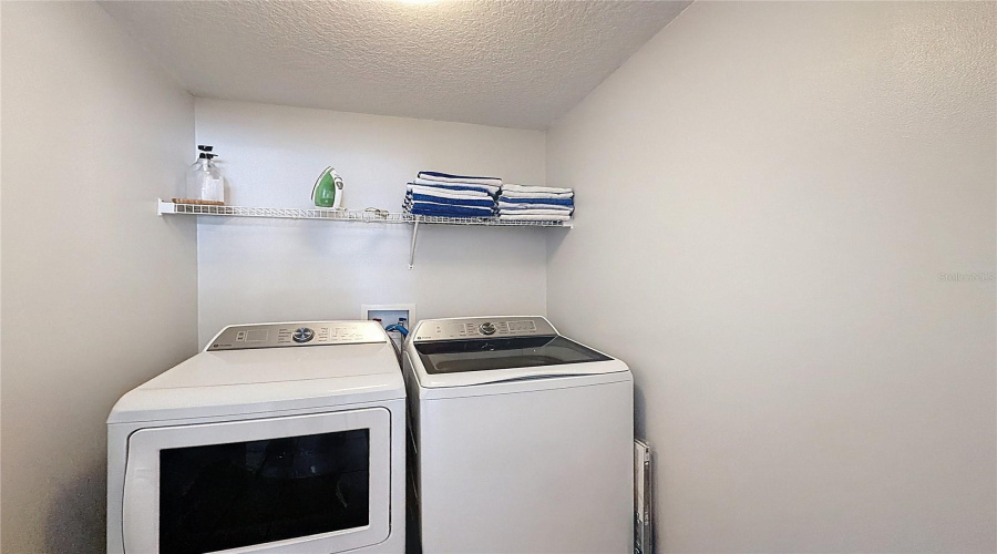 DAVENPORT, Florida 33897, 5 Bedrooms Bedrooms, ,4 BathroomsBathrooms,Residential,For Sale,SEVILLA,0,MFRS5147162