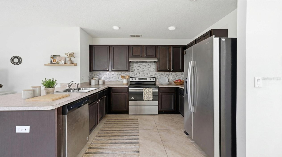 DAVENPORT, Florida 33837, 3 Bedrooms Bedrooms, ,2 BathroomsBathrooms,Residential,For Sale,EAGLEVIEW,0,MFRTB8476450