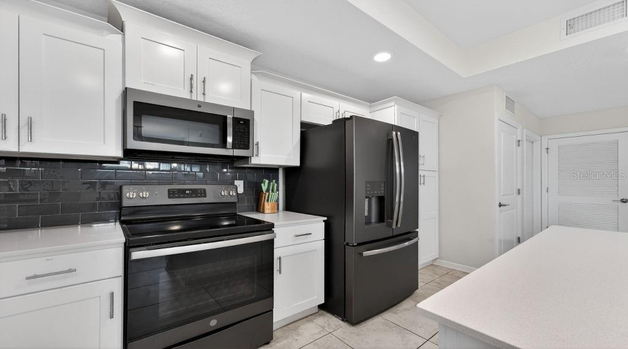 KISSIMMEE, Florida 34746, 3 Bedrooms Bedrooms, ,2 BathroomsBathrooms,Residential,For Sale,PARADOX,0,MFRO6395471