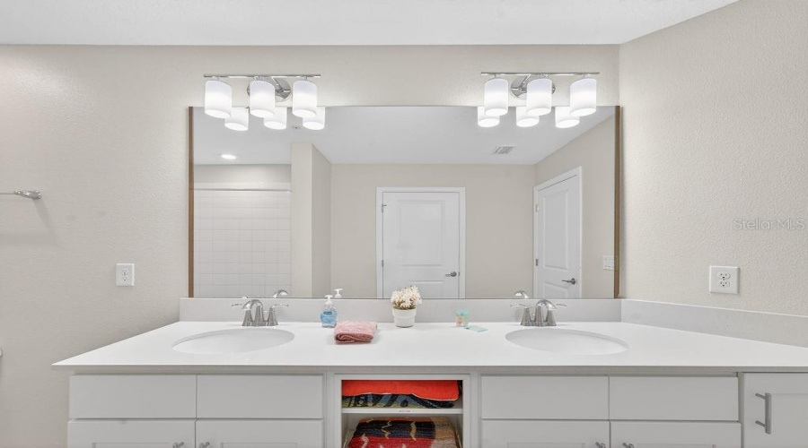 KISSIMMEE, Florida 34746, 3 Bedrooms Bedrooms, ,2 BathroomsBathrooms,Residential,For Sale,PARADOX,0,MFRO6395471