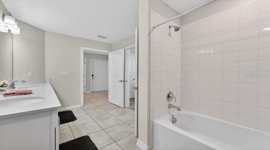KISSIMMEE, Florida 34746, 3 Bedrooms Bedrooms, ,2 BathroomsBathrooms,Residential,For Sale,PARADOX,0,MFRO6395471