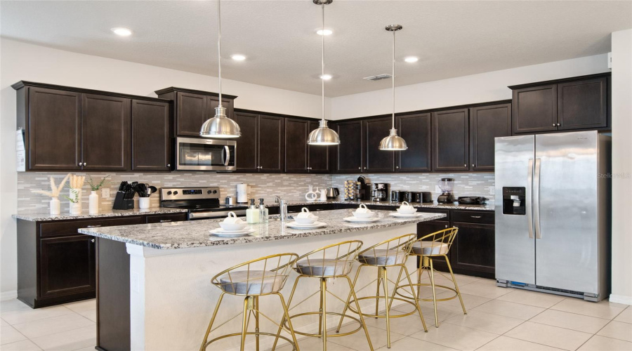 DAVENPORT, Florida 33897, 10 Bedrooms Bedrooms, ,8 BathroomsBathrooms,Residential,For Sale,LANA,0,MFRO6396774