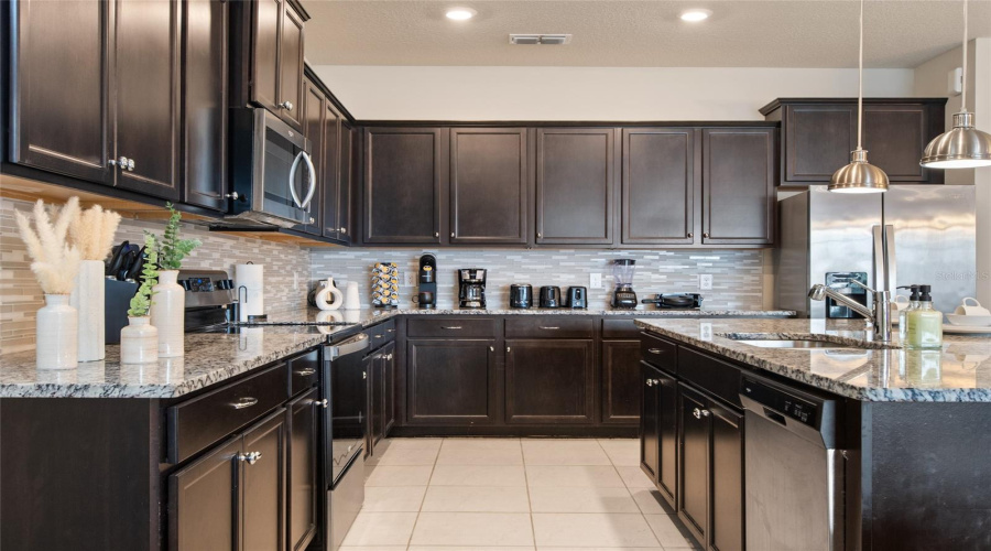 DAVENPORT, Florida 33897, 10 Bedrooms Bedrooms, ,8 BathroomsBathrooms,Residential,For Sale,LANA,0,MFRO6396774