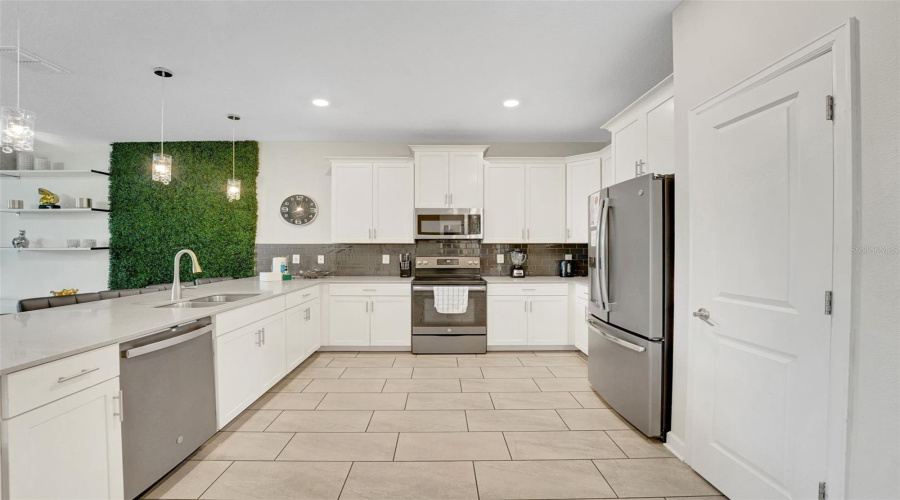 KISSIMMEE, Florida 34746, 8 Bedrooms Bedrooms, ,5 BathroomsBathrooms,Residential,For Sale,FABLE,0,MFRO6358672