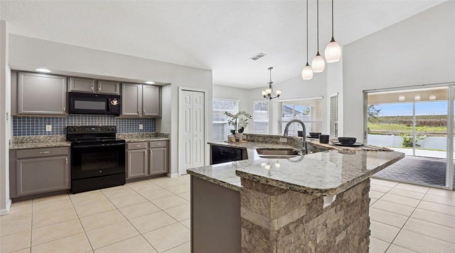 DAVENPORT, Florida 33896, 3 Bedrooms Bedrooms, ,2 BathroomsBathrooms,Residential,For Sale,KNIGHTSBRIDGE,0,MFRO6396422