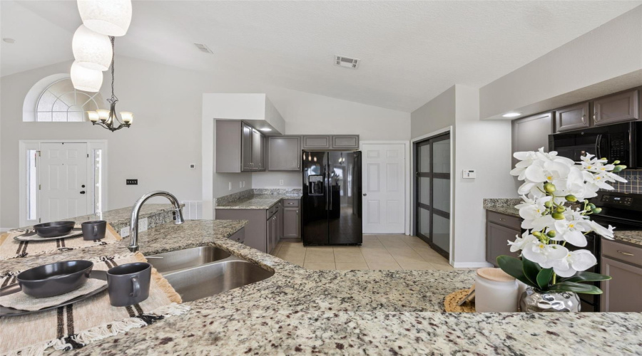 DAVENPORT, Florida 33896, 3 Bedrooms Bedrooms, ,2 BathroomsBathrooms,Residential,For Sale,KNIGHTSBRIDGE,0,MFRO6396422