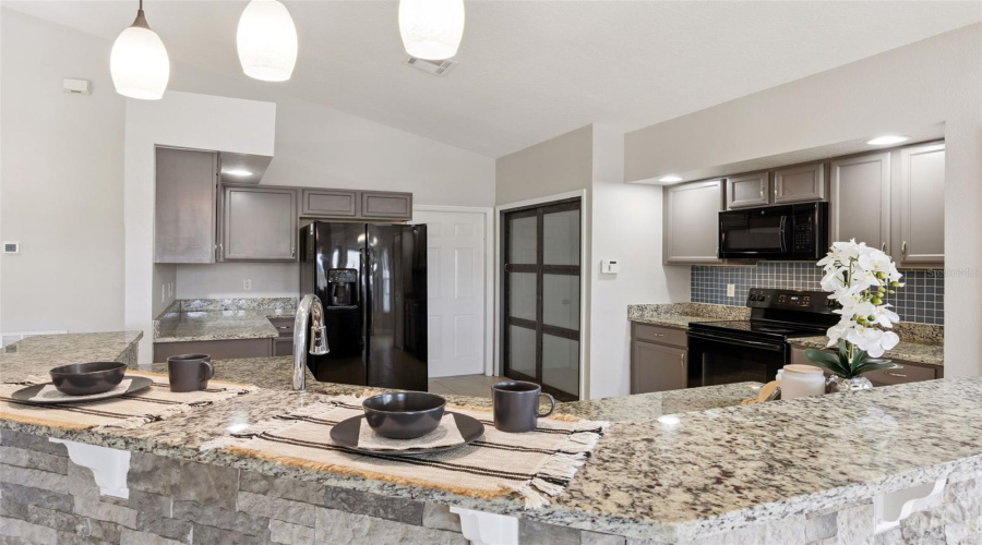 DAVENPORT, Florida 33896, 3 Bedrooms Bedrooms, ,2 BathroomsBathrooms,Residential,For Sale,KNIGHTSBRIDGE,0,MFRO6396422