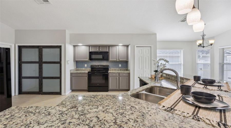 DAVENPORT, Florida 33896, 3 Bedrooms Bedrooms, ,2 BathroomsBathrooms,Residential,For Sale,KNIGHTSBRIDGE,0,MFRO6396422