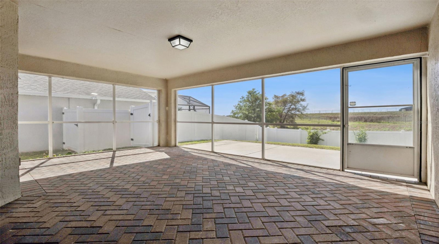 DAVENPORT, Florida 33896, 3 Bedrooms Bedrooms, ,2 BathroomsBathrooms,Residential,For Sale,KNIGHTSBRIDGE,0,MFRO6396422