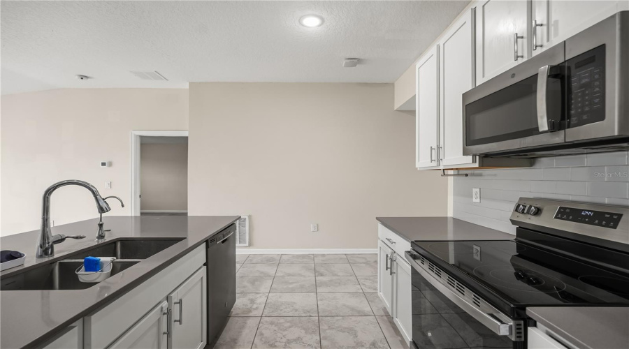 KISSIMMEE, Florida 34746, 3 Bedrooms Bedrooms, ,2 BathroomsBathrooms,Residential,For Sale,BLACKBIRD,0,MFRO6396649