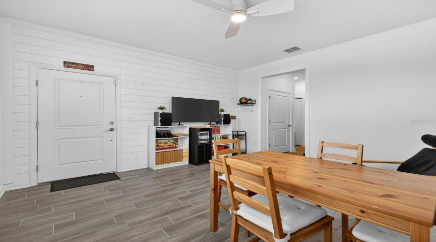 Apartment Living/Dining