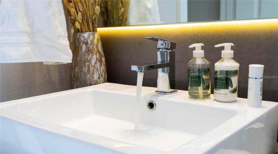 ORLANDO, Florida 32836, 6 Bedrooms Bedrooms, ,4 BathroomsBathrooms,Residential,For Sale,WANDERING,0,MFRS5147298