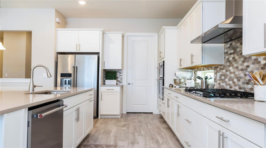 ORLANDO, Florida 32836, 6 Bedrooms Bedrooms, ,4 BathroomsBathrooms,Residential,For Sale,WANDERING,0,MFRS5147298