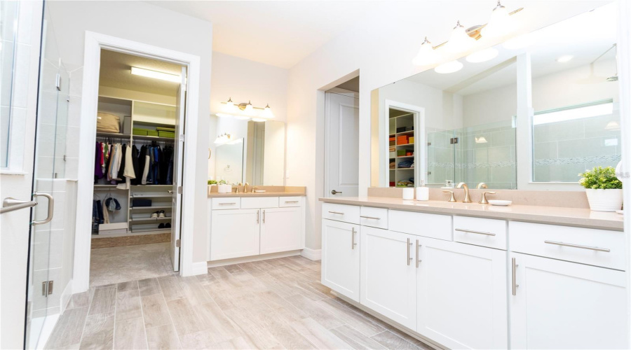 ORLANDO, Florida 32836, 6 Bedrooms Bedrooms, ,4 BathroomsBathrooms,Residential,For Sale,WANDERING,0,MFRS5147298