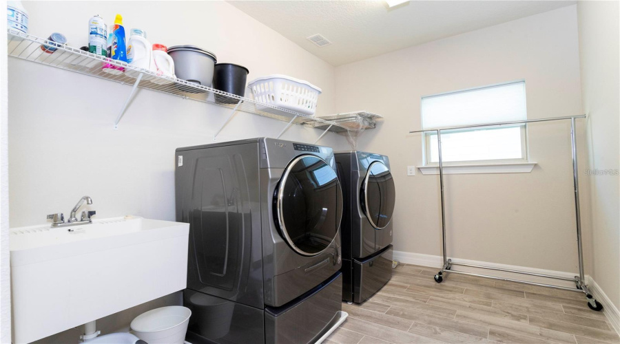 ORLANDO, Florida 32836, 6 Bedrooms Bedrooms, ,4 BathroomsBathrooms,Residential,For Sale,WANDERING,0,MFRS5147298