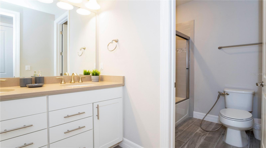 ORLANDO, Florida 32836, 6 Bedrooms Bedrooms, ,4 BathroomsBathrooms,Residential,For Sale,WANDERING,0,MFRS5147298