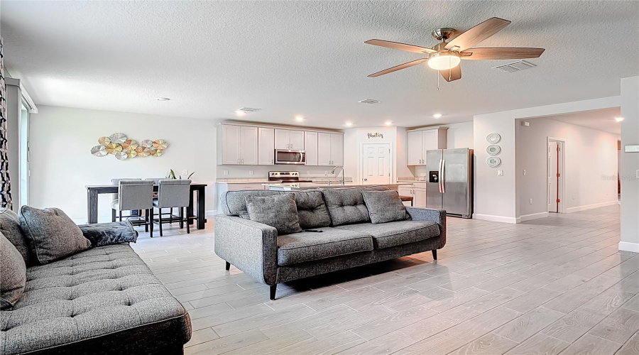 DAVENPORT, Florida 33896, 4 Bedrooms Bedrooms, ,3 BathroomsBathrooms,Residential,For Sale,VISTA VILLAGES BLVD,0,MFRS5147196