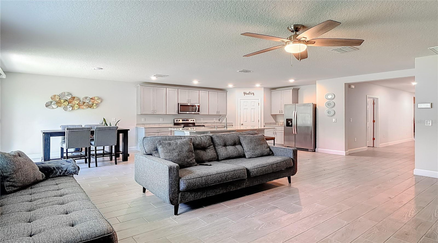 DAVENPORT, Florida 33896, 4 Bedrooms Bedrooms, ,3 BathroomsBathrooms,Residential,For Sale,VISTA VILLAGES BLVD,0,MFRS5147196