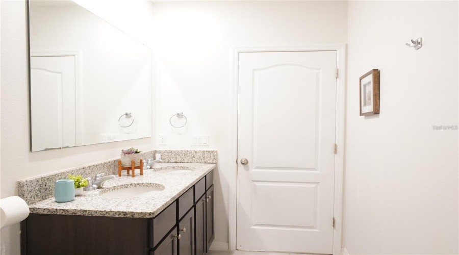 KISSIMMEE, Florida 34747, 5 Bedrooms Bedrooms, ,3 BathroomsBathrooms,Residential,For Sale,PYRUS,0,MFRS5147295