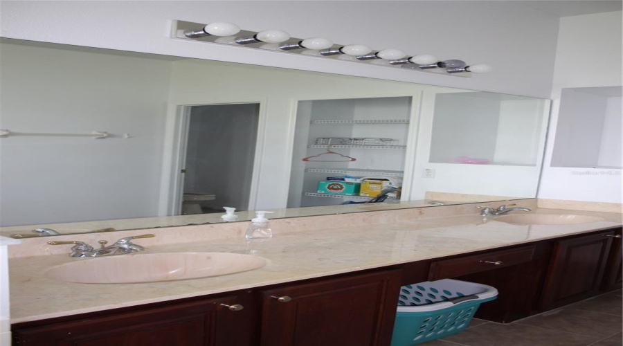 KISSIMMEE, Florida 34746, 5 Bedrooms Bedrooms, ,4 BathroomsBathrooms,Residential,For Sale,CHAPALA,0,MFRO6396893