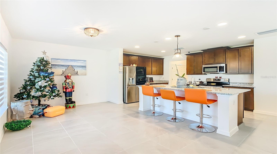 DAVENPORT, Florida 33837, 5 Bedrooms Bedrooms, ,2 BathroomsBathrooms,Residential,For Sale,SWAN SWIM,0,MFRS5136959