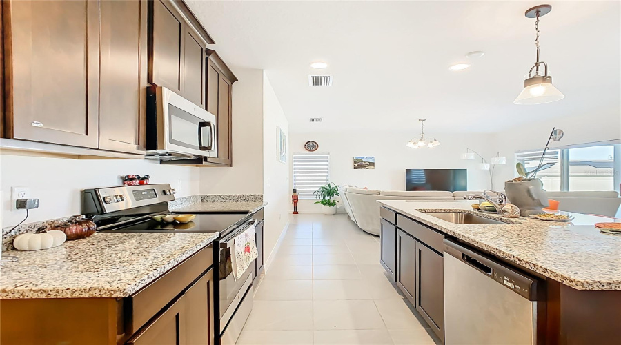 DAVENPORT, Florida 33837, 5 Bedrooms Bedrooms, ,2 BathroomsBathrooms,Residential,For Sale,SWAN SWIM,0,MFRS5136959