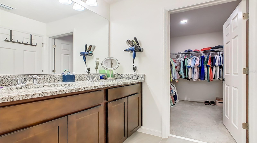 DAVENPORT, Florida 33837, 5 Bedrooms Bedrooms, ,2 BathroomsBathrooms,Residential,For Sale,SWAN SWIM,0,MFRS5136959